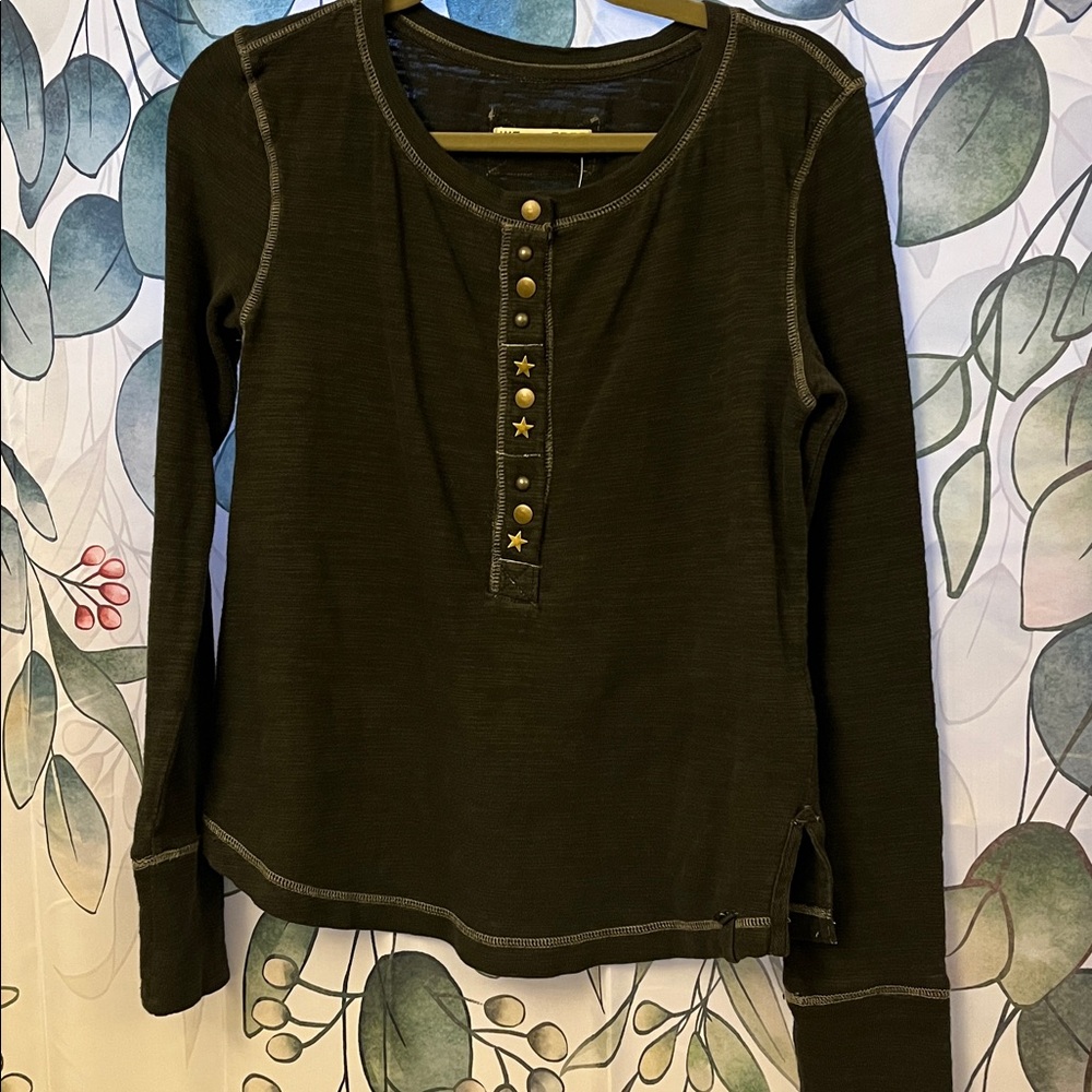 Free People Charcoal Buttoned Henley amazing detail. Check out the buttons. NWT